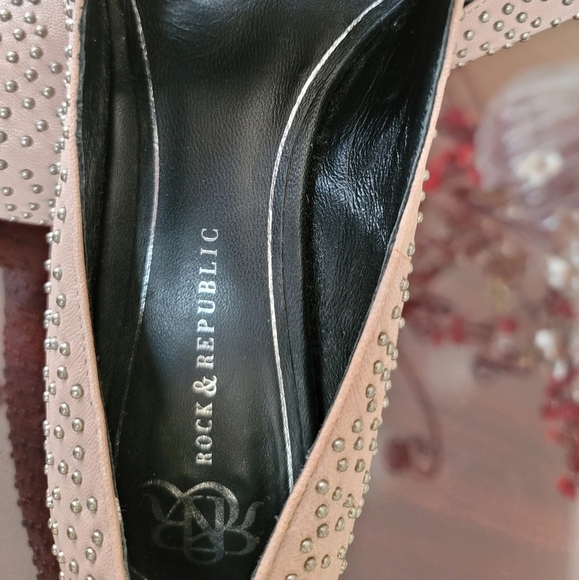 Rock‎ & Republic Studded Platform Pump - Picture 7 of 14